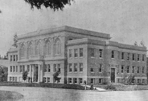 Black and white image of county courthouse circa 1926