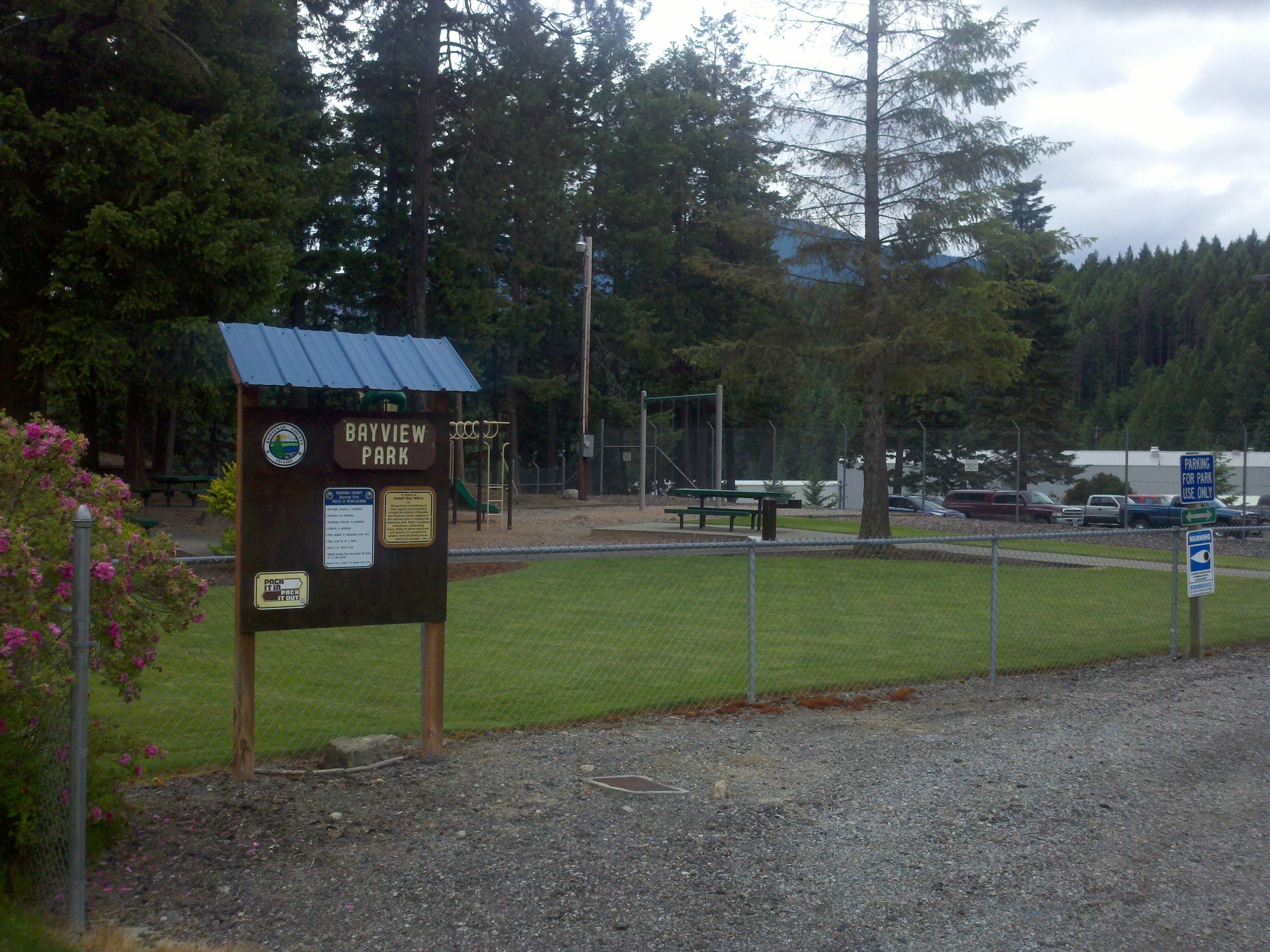 Image of Bayview Park sign and leading driveway